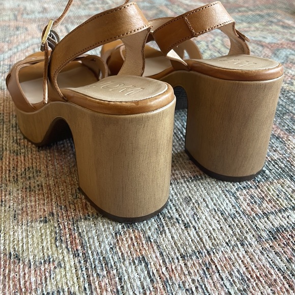 Wonders Block Heel Sandal - Picture 6 of 7